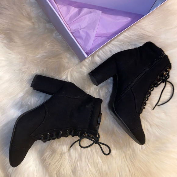 Shoes/Booties - Picture 5 of 9